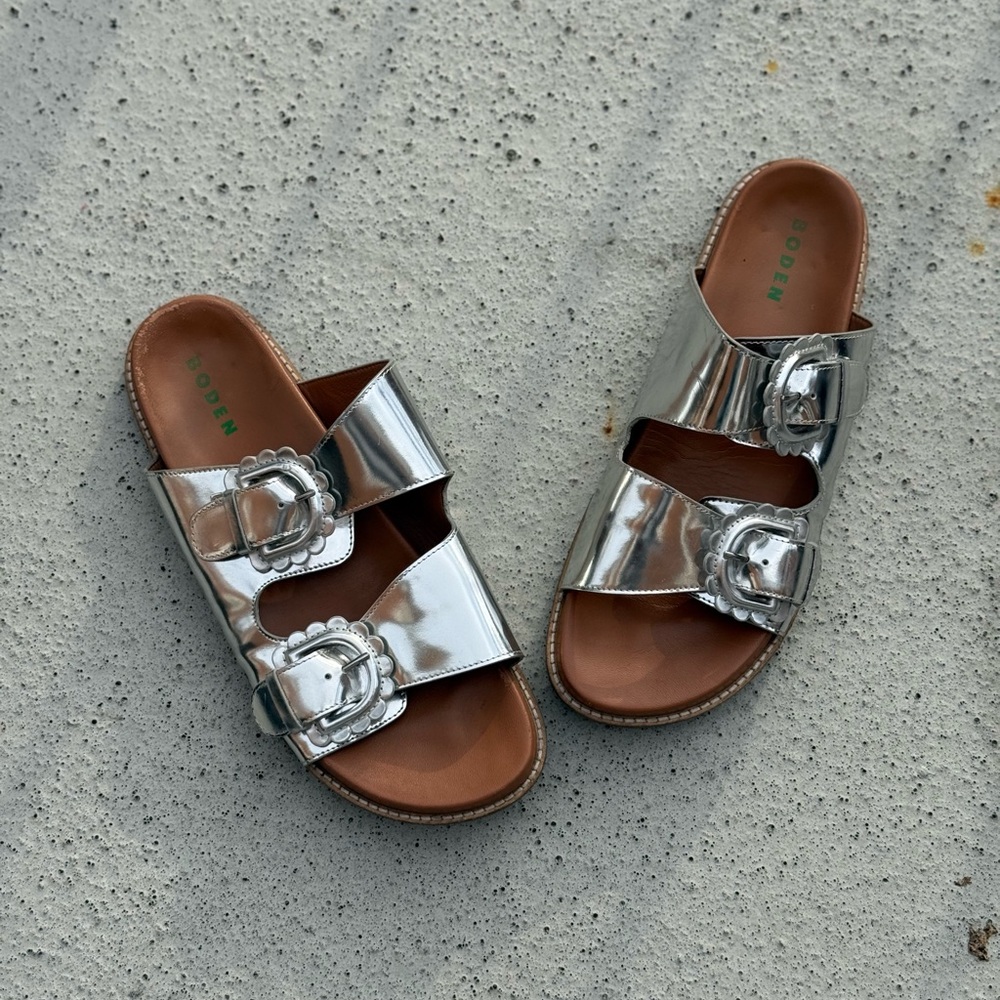 BODEN Double Buckle Sliders Size 42